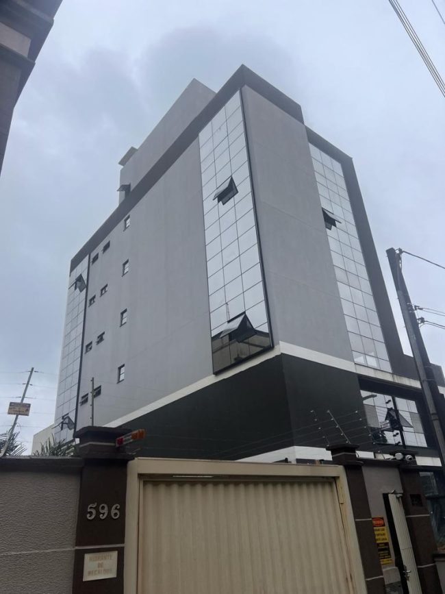 Fachada de Vidro Sob Medida – Projeto Residencial Joinville