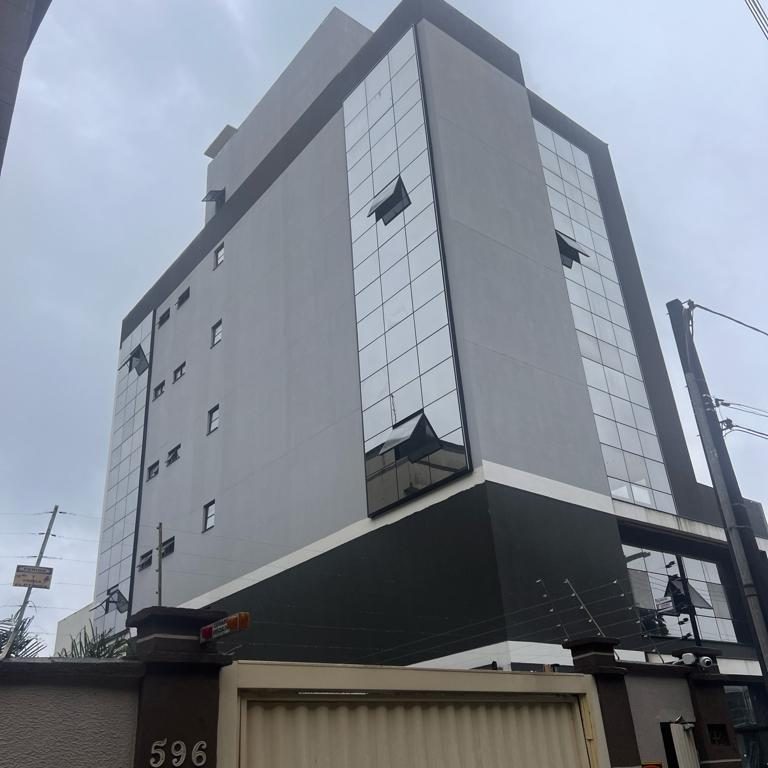 Fachada de Vidro Sob Medida – Projeto Residencial Joinville